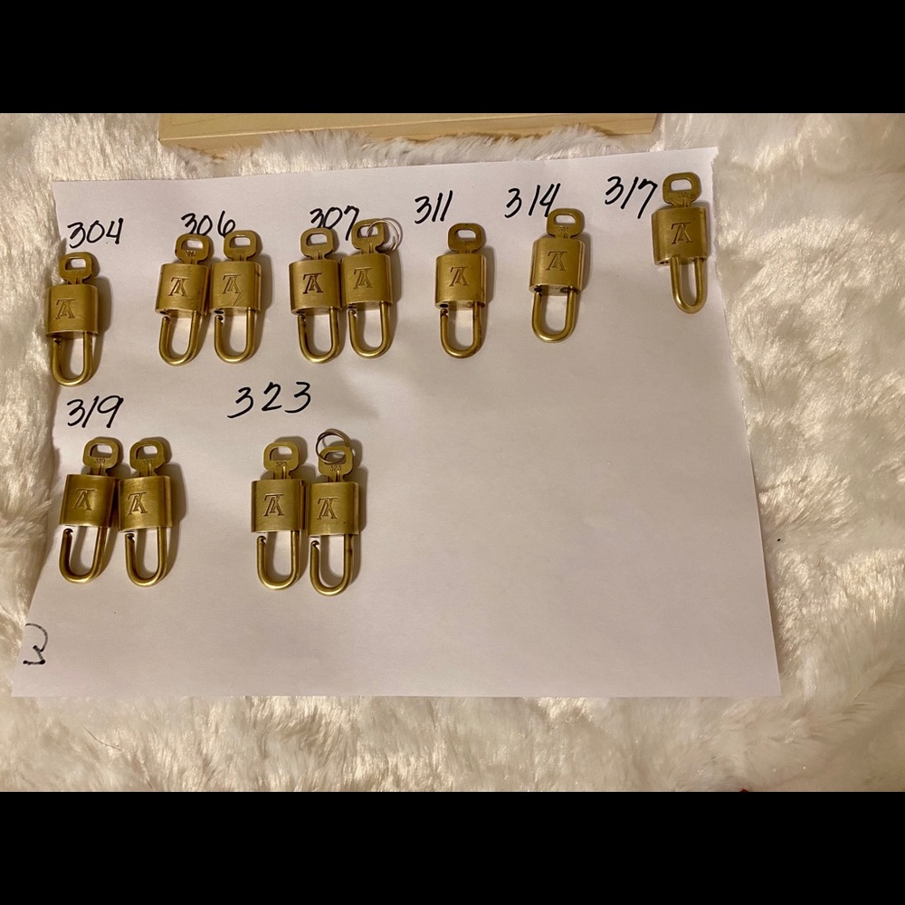 Authentic Lock set